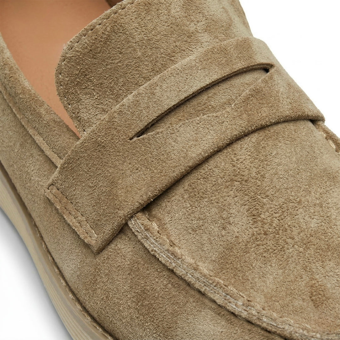 حذاء لوفر سويد فاخر من كندرة